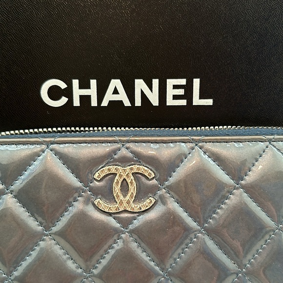 CHANEL Interlocking CC Logo Continental Wallet - Picture 5 of 7